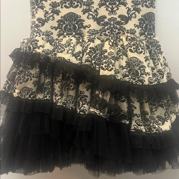 Ooh! La, La! Couture Black and Cream Lace Dress Size 6